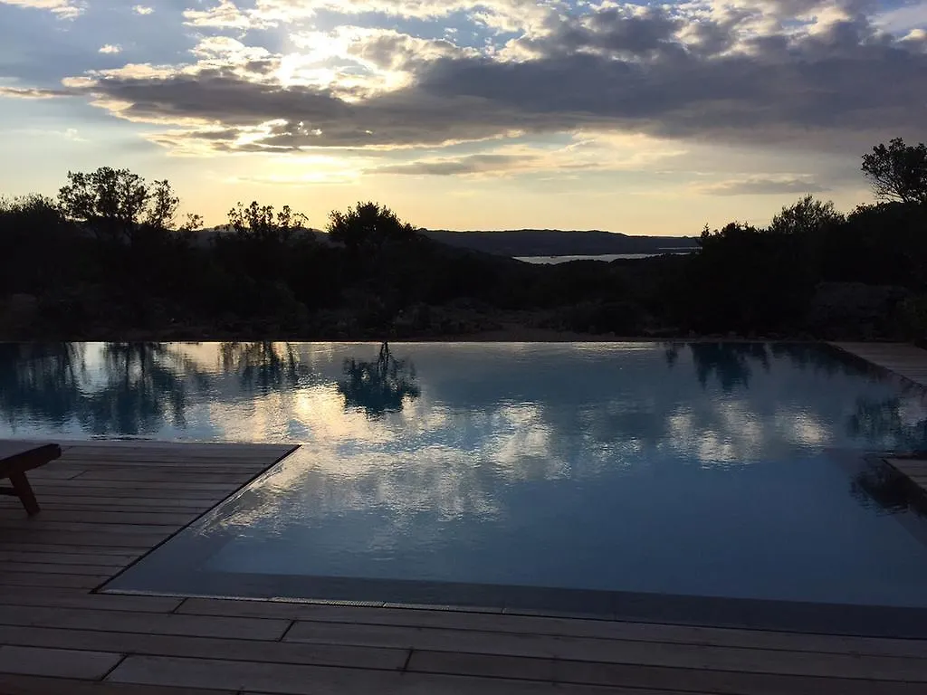 Hébergement de vacances Villa Le Tre Pietre à Baja Sardinia Italie